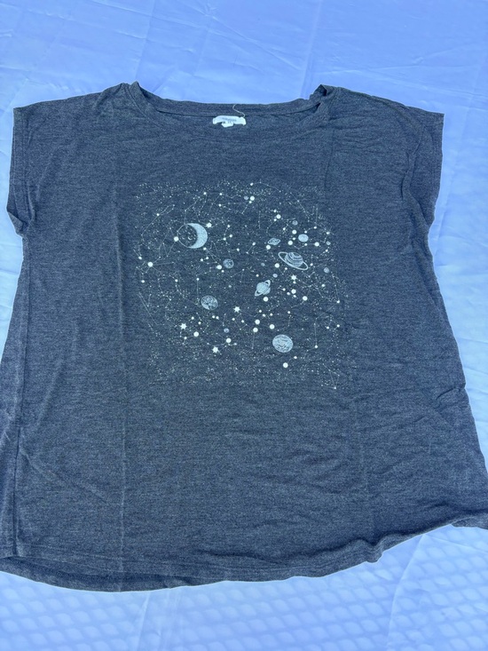Maurices Tops - Maurices Embellished Charcoal Gray Short Sleeve Tee Celestial Print & Pearls Med